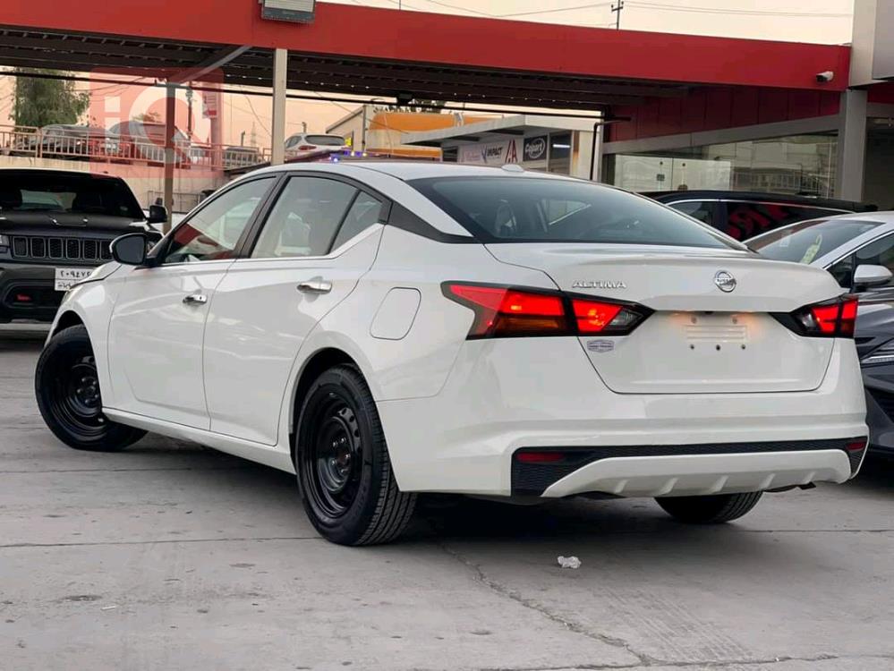 نيسان ألتيما